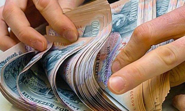 „Én is azt mondom, hogy nagyon sok pénz” – havi 170 ezer forintot kért az egyik ápolási osztály főnővére egy beteg családjától, tételesen fel is sorolta, hogy kinek mennyi jár ebből az összegből