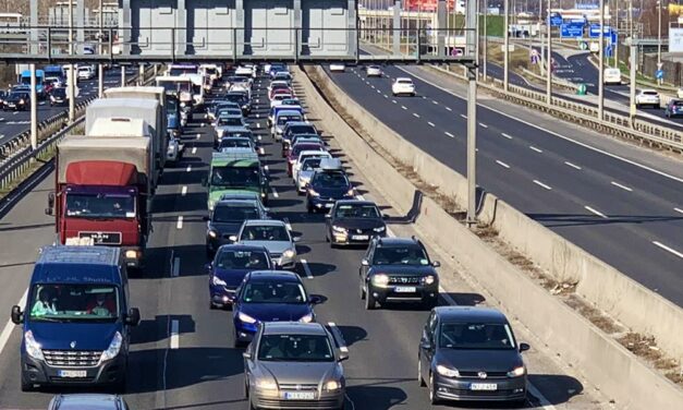 Óriási a torlódás az M7-esen és az M3-ason Budapest felé