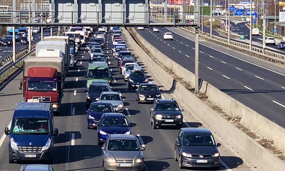 Budapest egész területére bevezetnék a dugódíjat a civilek, gyalogoljanak az agglomerációs autósok!
