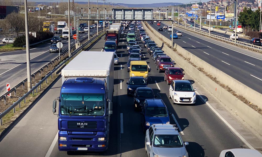 Baleset miatt dugó van az M7-esen és az M3-ason