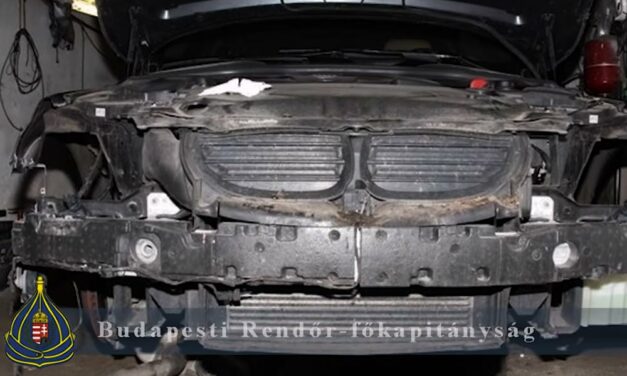 Lopott és alkatrésznek szétszedett luxusautókat foglaltak le a sufniban