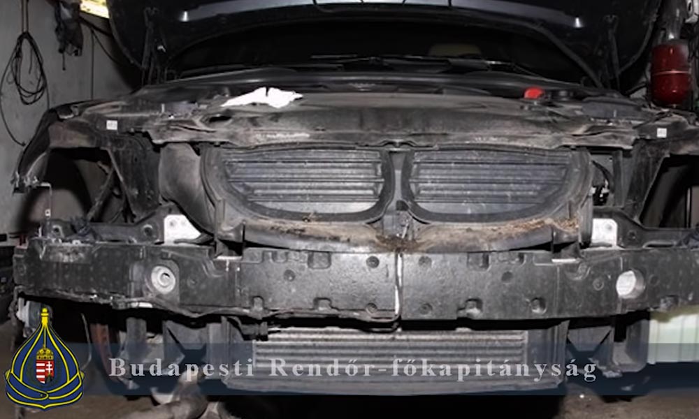 Lopott és alkatrésznek szétszedett luxusautókat foglaltak le a sufniban