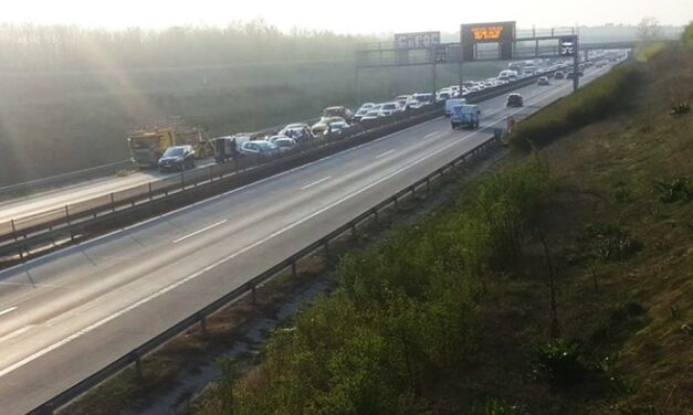 Baleset az M0-áson Csömörnél, nagy a dugó