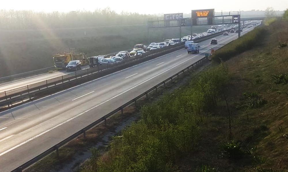 Baleset az M0-áson Csömörnél, nagy a dugó