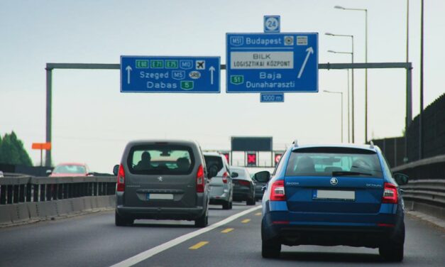 Hétfő reggeli káosz: baleset az M0-áson, síntörés a Nyugatinál