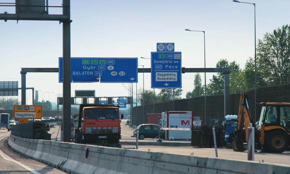 Valami nagy gond lehet az M0-áson a Hárosi Duna-híddal, megnyitották és újra lezárták