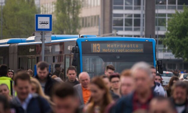 Készüljünk a dugókra: Holnaptól egy hónapig nem jár a M3-as metró, szinte a teljes vonalon pótlóbuszok lesznek