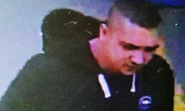 Jól nézzék meg ezt az embert! Nyaklánckitépő tolvaj az illető