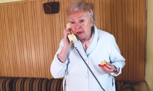 Az agglomerációban is elszaporodó „unokázós csalók” ellen egy színésznőt vetett be a rendőrség (Videó)