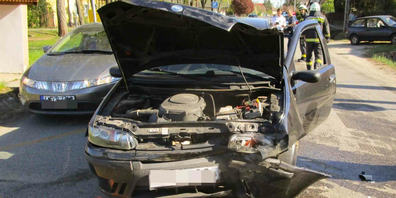 Két autó és egy motoros ütközött Vácrátóton