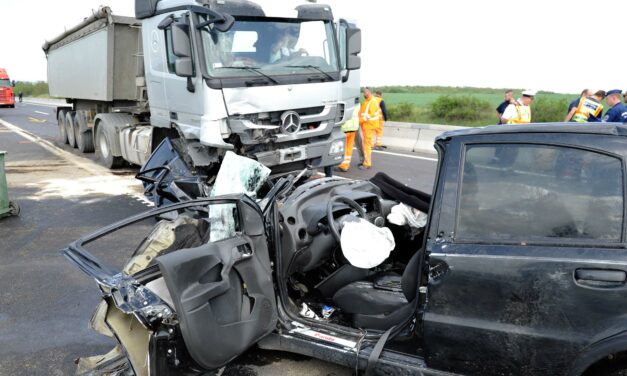 Meghalt egy rendőrnő az M2-esen történt frontális karambolban