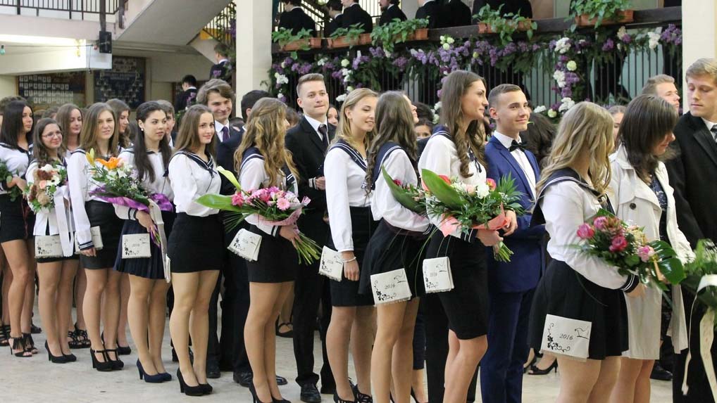 Kezdődnek a ballagások, pénteken elstartolt az érettségi