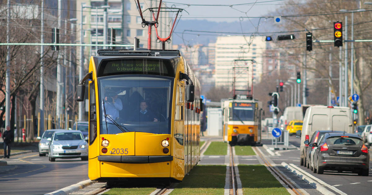 Bicskával fenyegetette meg a férfi az azonos nemű párt a villamoson, azt kiabálta a két nőnek, hogy megöli őket