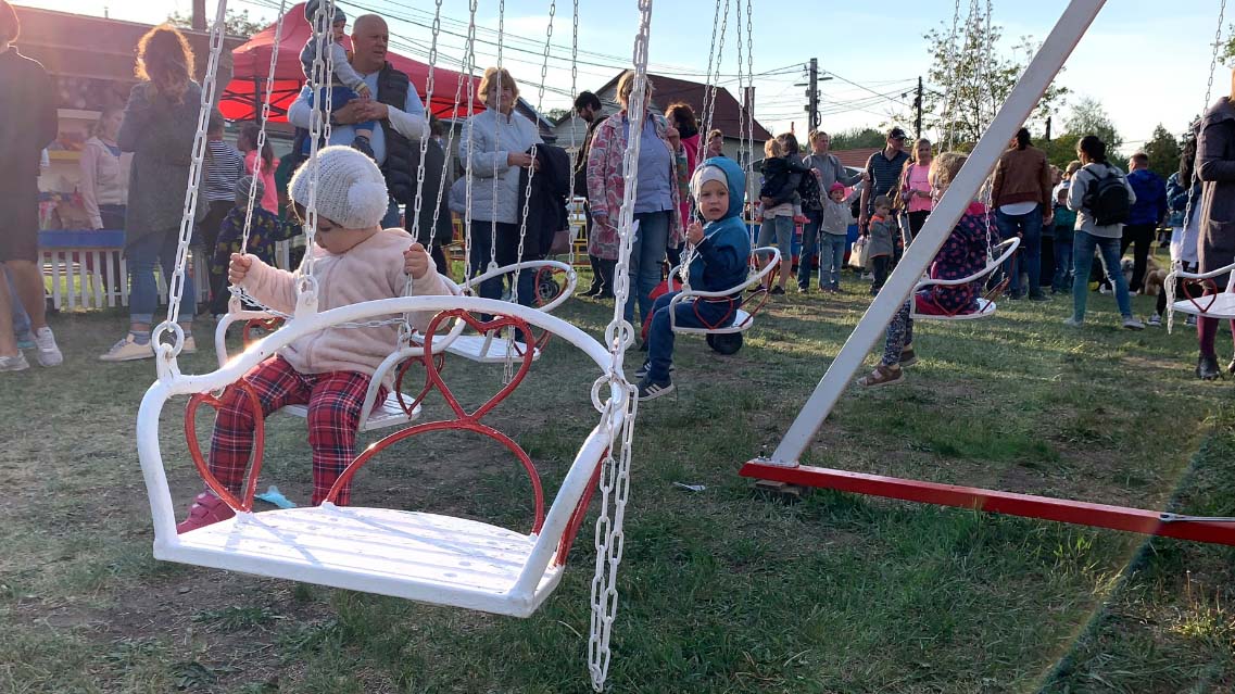 Majdnem leszakadt a körhinta egy gyermek alatt a gödöllői majálison