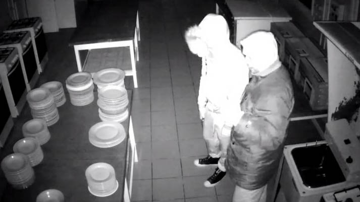 Egy szentendrei hotelből loptak, őket keresi most a rendőrség