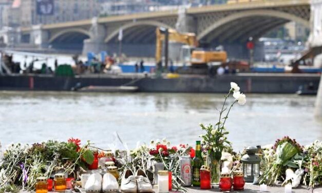 „Elfogadtam, hogy semmi nem adhatja vissza a fiamat” – magányosan gyászolja édesanyja a Hableány matrózát, azt reméli, a kapitány soha többé nem vezethet