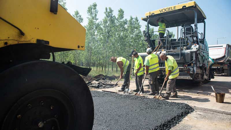 Negyvenöt kilométernyi fővárosi földutat aszfaltoznak le