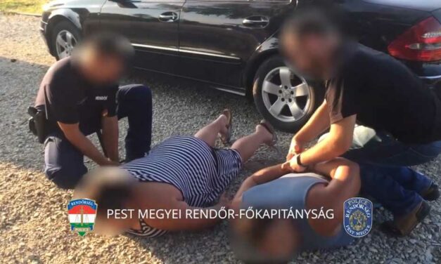 Földre teperték és megbilincselték a csalókat az agglomerációban (Videó)