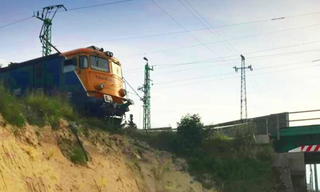 A szakadék peremén állt meg az Érdnél kisiklott vonat