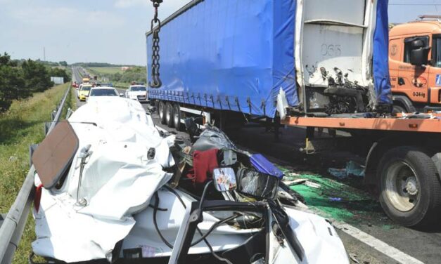 Halálos baleset az M1-esen, teljesen lezárták az egyik oldalon a pályát, óriási a torlódás