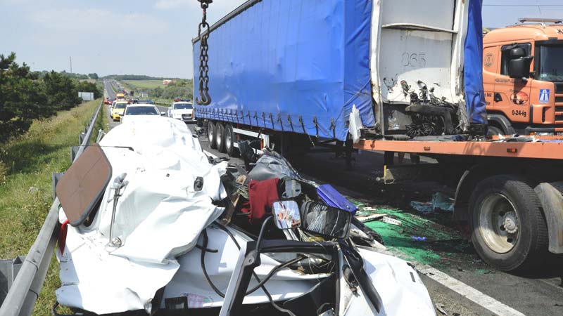 Halálos baleset az M1-esen, teljesen lezárták az egyik oldalon a pályát, óriási a torlódás