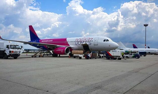 Káosz: magyar utasokat hagyott az egyik angliai reptéren a WizzAir – „Több mint 24 órája vagyunk itt, 40 órája vagyok ébren, és még most sincs repülőgép.”