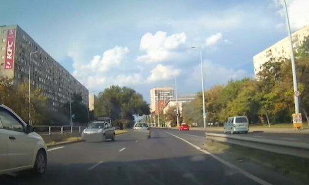 Megint egy idióta! Most az Árpád-hídra akart felhajtani szemből egy autós