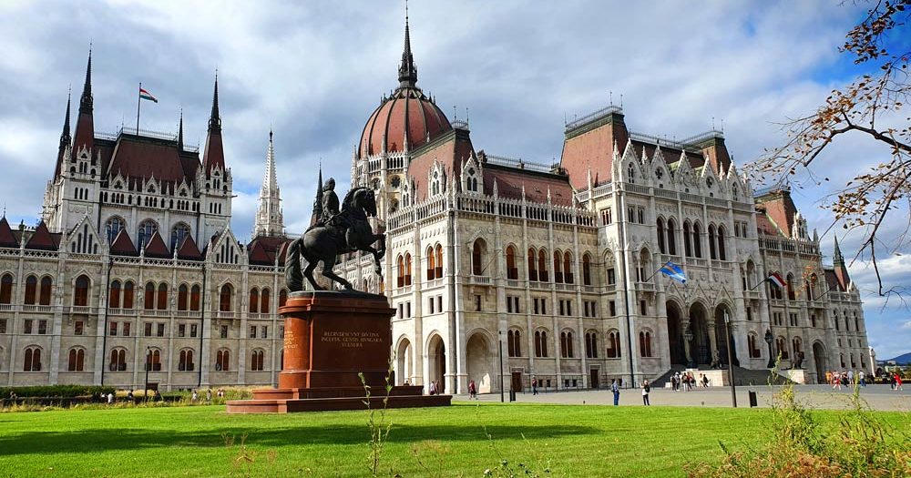 Április 3-án szavaz az ország: Budapesten 18, Pest megyében pedig 12 egyéni mandátum sorsáról döntenek a választók