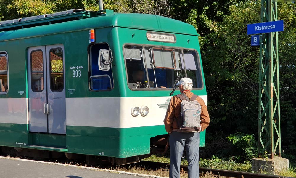 „Részeg, drogos, behugyozott, behányt hordák erőszakoskodnak a HÉV-en” – mondta a botrányos helyzeten változtatni akaró csömöri fiatalember