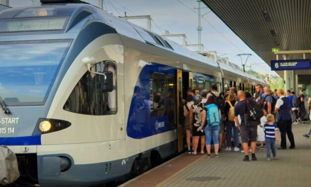 Hárommilliárdot blicceltek a MÁV-nál, behajtóknak adják, retteghetnek a nem fizető utasok