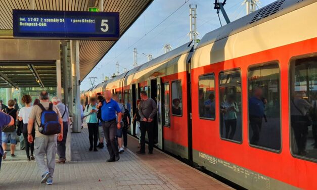 „Az egész intézkedéscsomag nem más, mint maga a velünk élő szocializmus” – Durván kiakadt a vármegyebérletek bevezetése miatt a VEKE