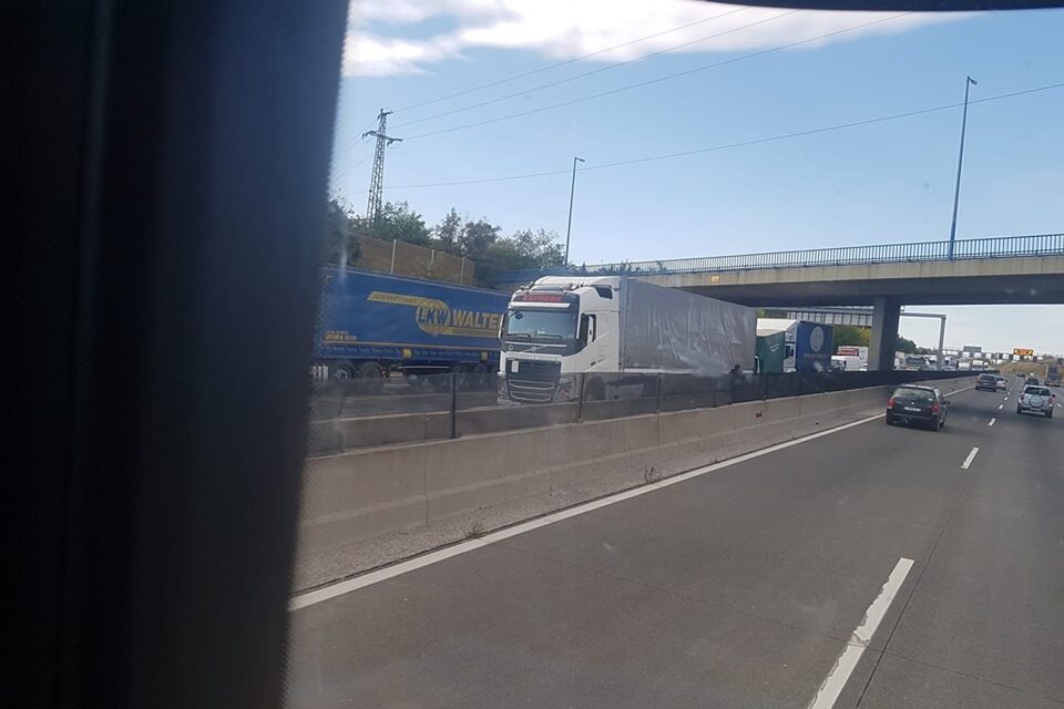 Kamionok ütköztek az M0-áson, több kilométeres a torlódás