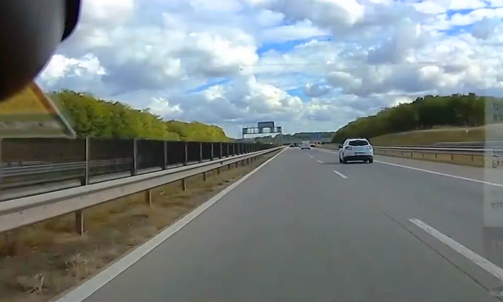 A leállósávban előzött az idióta az M0-áson