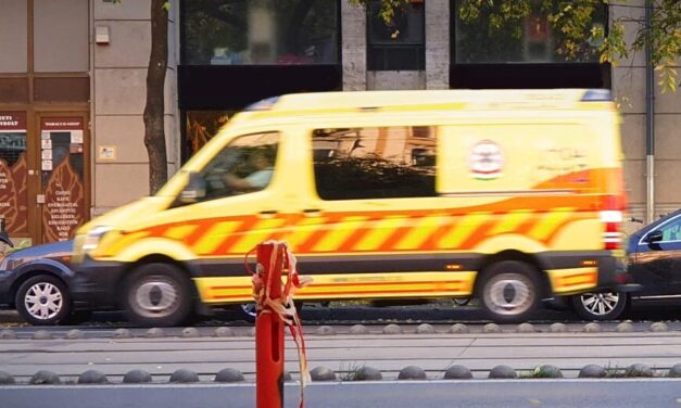 Meghalt egy ember a zuglói vasútállomásnál, a tragédiával szinte egyidőben a 13. kerületi Sparban az eladók élesztettek újra egy vásárlót