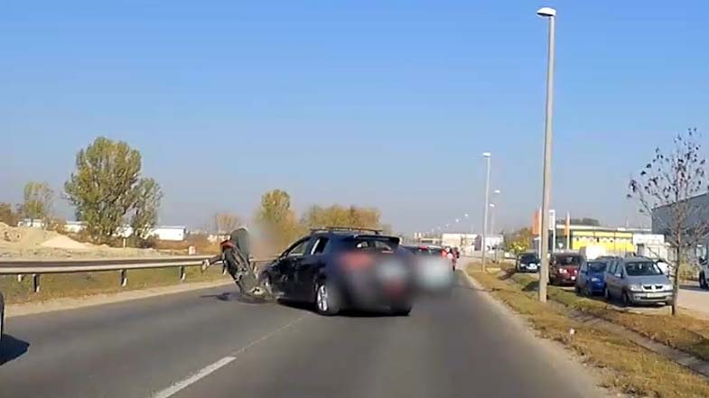 Durva motoros baleset az agglomerációban (videóval)