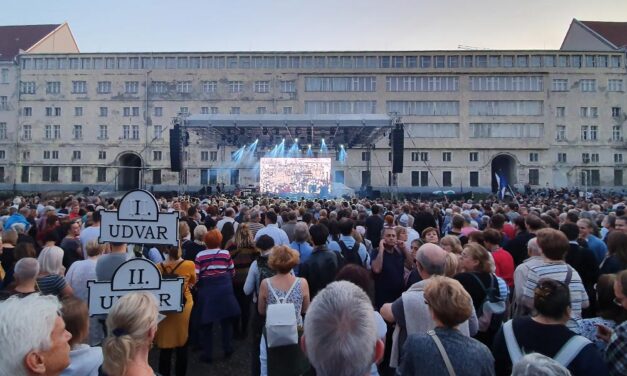Rendőri készültség a belvárosban, verekedés Orbán Viktor beszédének helyszínén