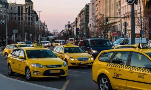 Távirányítóval manipulálta a fuvardíjat egy gyáli taxis