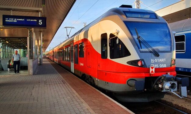 Nagyon bejött a kalauzoknak a testkamera, kevesebb támadás éri őket, újakat vesz a MÁV