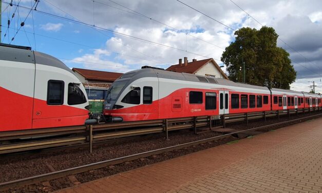 Nem jár a vonat Piliscsabánál, lezárták a 6-os főútat