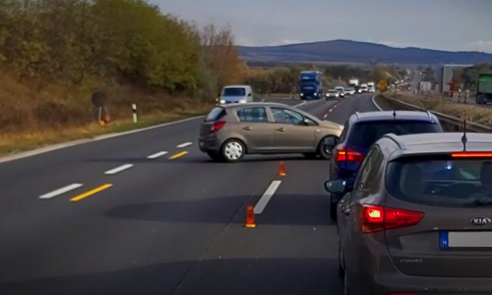 Ezt kell csinálni, ha egy autó a te sávodban szembe jön a sztrádán