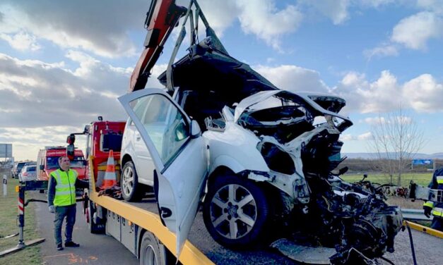 Nagy baleset az M0-ás lehajtónál: mentőhelikopter és újraélesztés a helyszínen