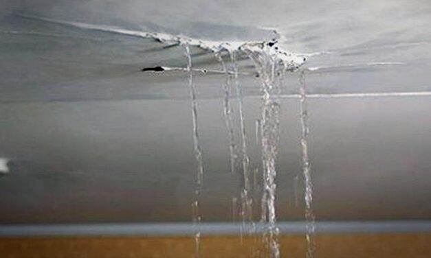 Használhatatlanná ázott az agglomeráció második legjobb középiskolájának tornaterme Dunakeszin