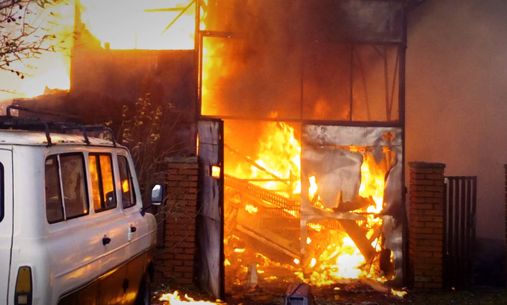 Felrobbant egy gázpalack, nagy lángok lobogtak Érden
