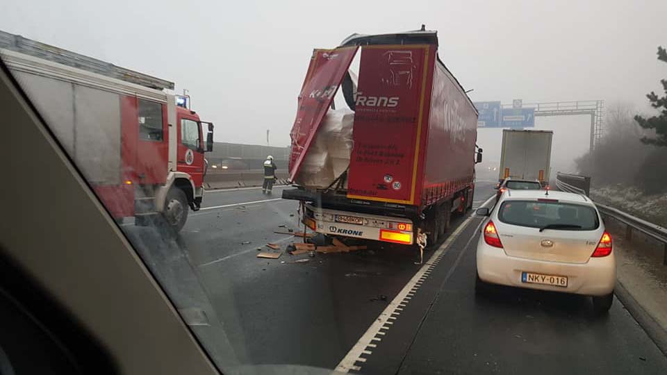 Baleset történt az M0-áson és az M7-esen is