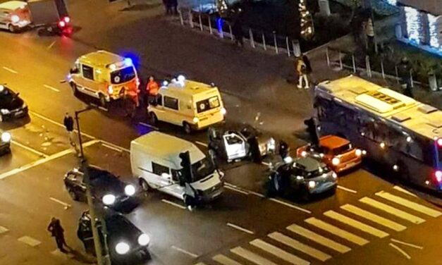 Tömegkarambol a pesti oldalon, 6 autó ütközött