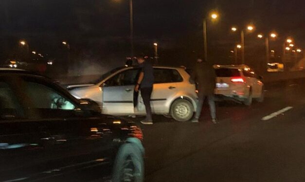 Frontális karambol a 11-esen, baleset az M1-M7 kivezetőjénél