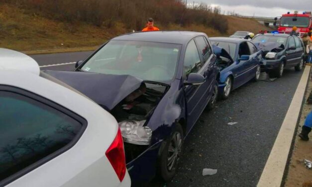 Veszélyes karácsony: Tömegkarambol, felrobbant gázpalack és egy speciális műtét