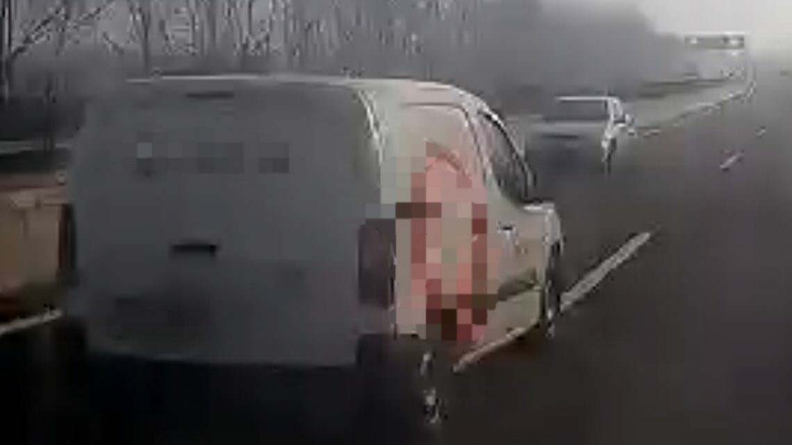 Szembe ment a forgalommal az M2-esen egy idióta (Videó)