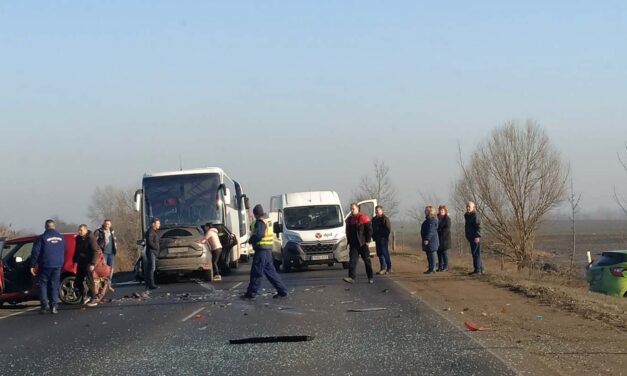 Súlyos baleset az 51-esen, csak az egyik sáv járható