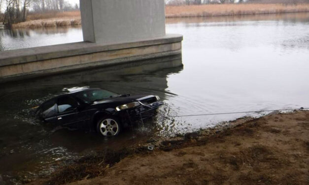 A Dunába csúszott egy Opel Dunaharasztinál, a nagymarosi révnél korábban nagy tragédia történt